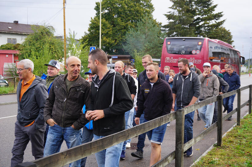 Das Kobeltholzbau-Team auf Reisen